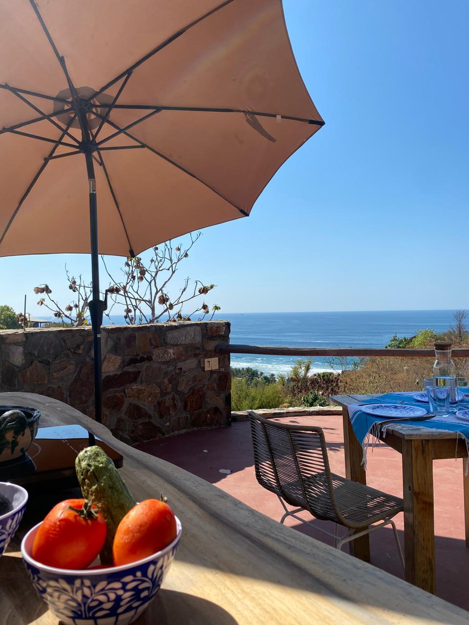 Terraza de Cuarzo con mesa, sombrilla y vista al mar, fotografía 18 de 18